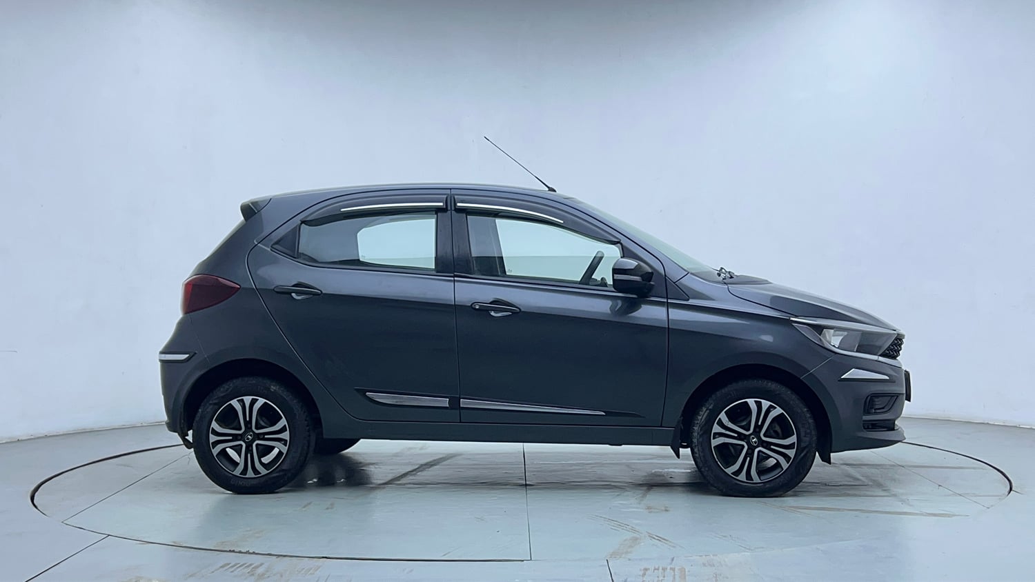 Used 2022 Tata Tiago XT CNG Cng Manual exterior RIGHT SIDE VIEW