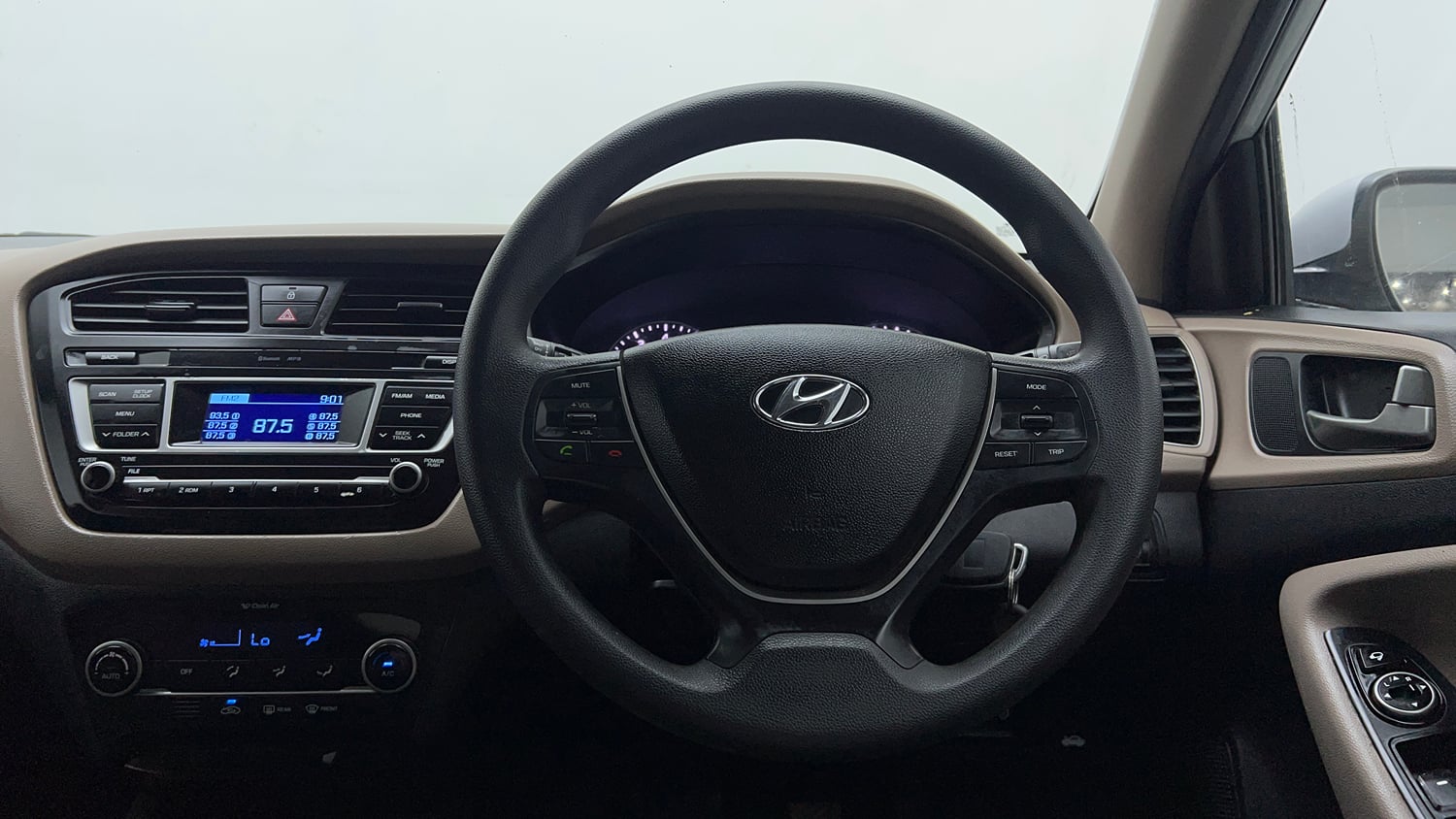 Used 2016 Hyundai Elite i20 Sportz 1.2 Petrol Manual interior STEERING VIEW