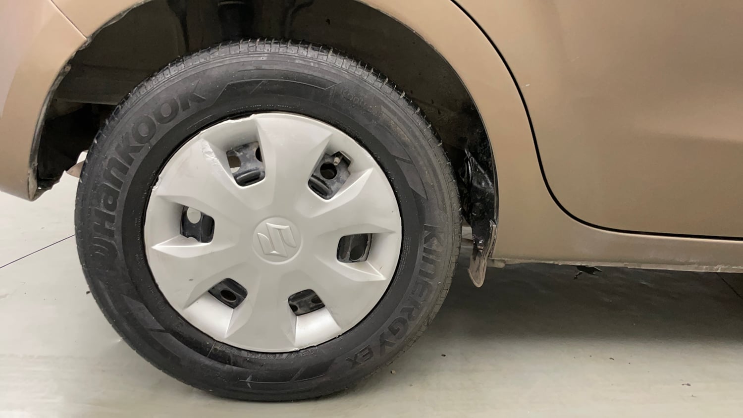 Used 2022 Maruti Suzuki Wagon R ZXI 1.2 Petrol Manual tyres RIGHT REAR TYRE RIM VIEW