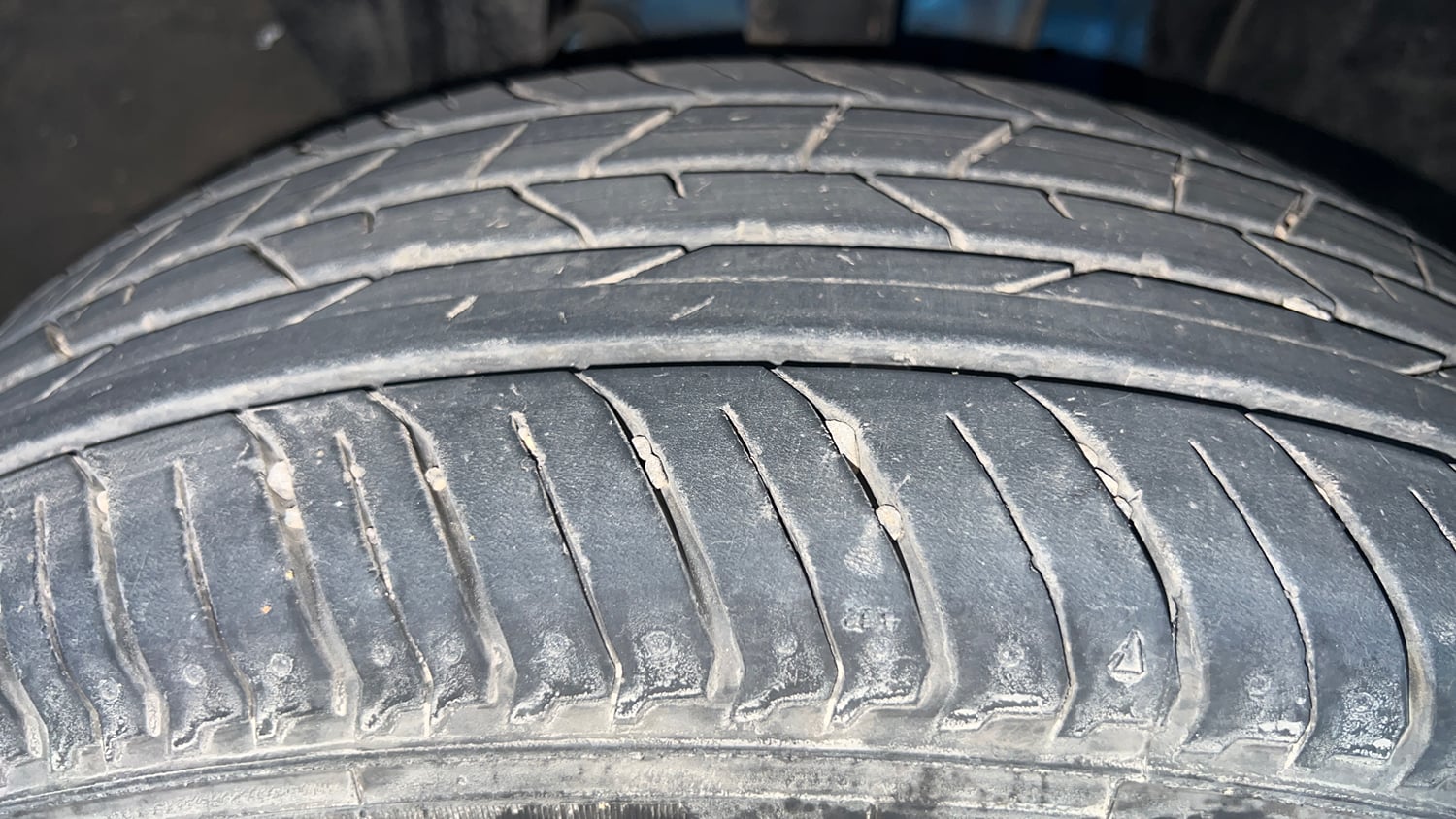 Used 2022 Nissan Magnite XV Petrol Manual tyres RIGHT FRONT TYRE TREAD VIEW