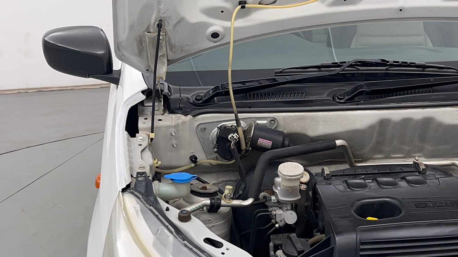 Used 2016 Maruti Suzuki Alto K10 VXi Petrol Manual engine ENGINE RIGHT SIDE HINGE & APRON VIEW