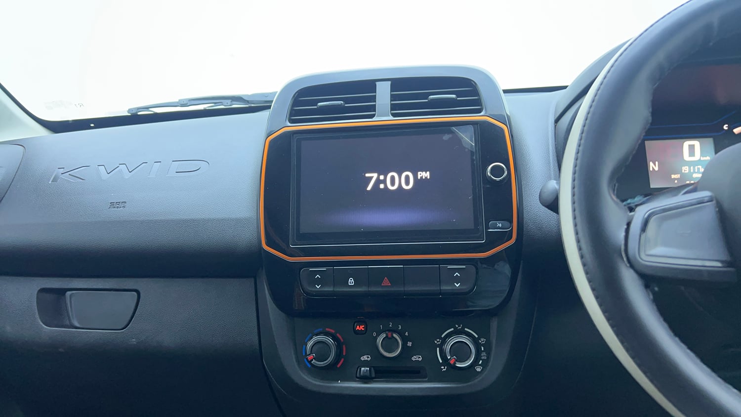 Used 2021 Renault Kwid CLIMBER 1.0 AMT Opt Petrol Automatic interior MUSIC SYSTEM & AC CONTROL VIEW