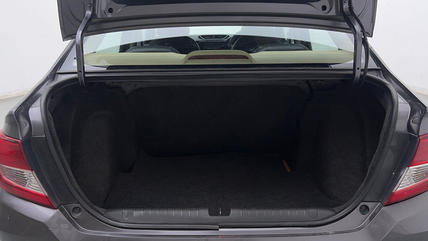 Used 2018 Honda Amaze 1.2 V MT Petrol Petrol Manual interior DICKY INSIDE VIEW