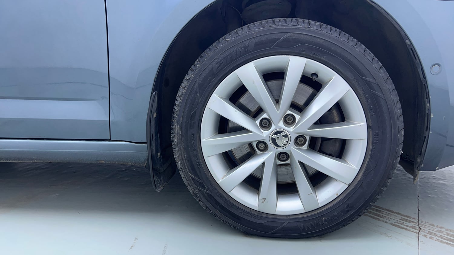 Used 2018 Skoda Octavia 1.8 TSI L&K Petrol Automatic tyres RIGHT FRONT TYRE RIM VIEW