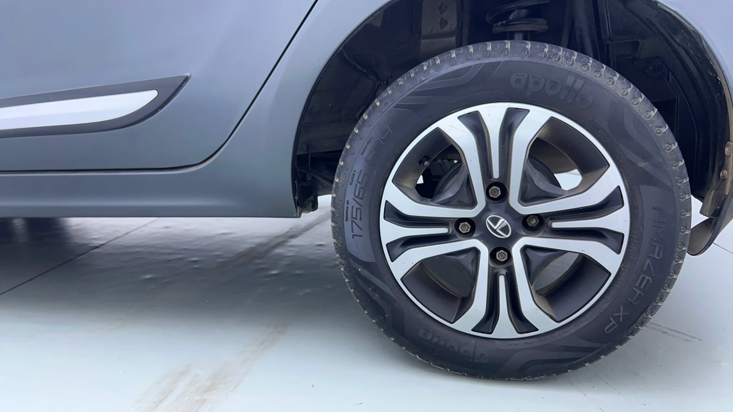 Used 2022 Tata Tiago XT CNG Cng Manual tyres LEFT REAR TYRE RIM VIEW