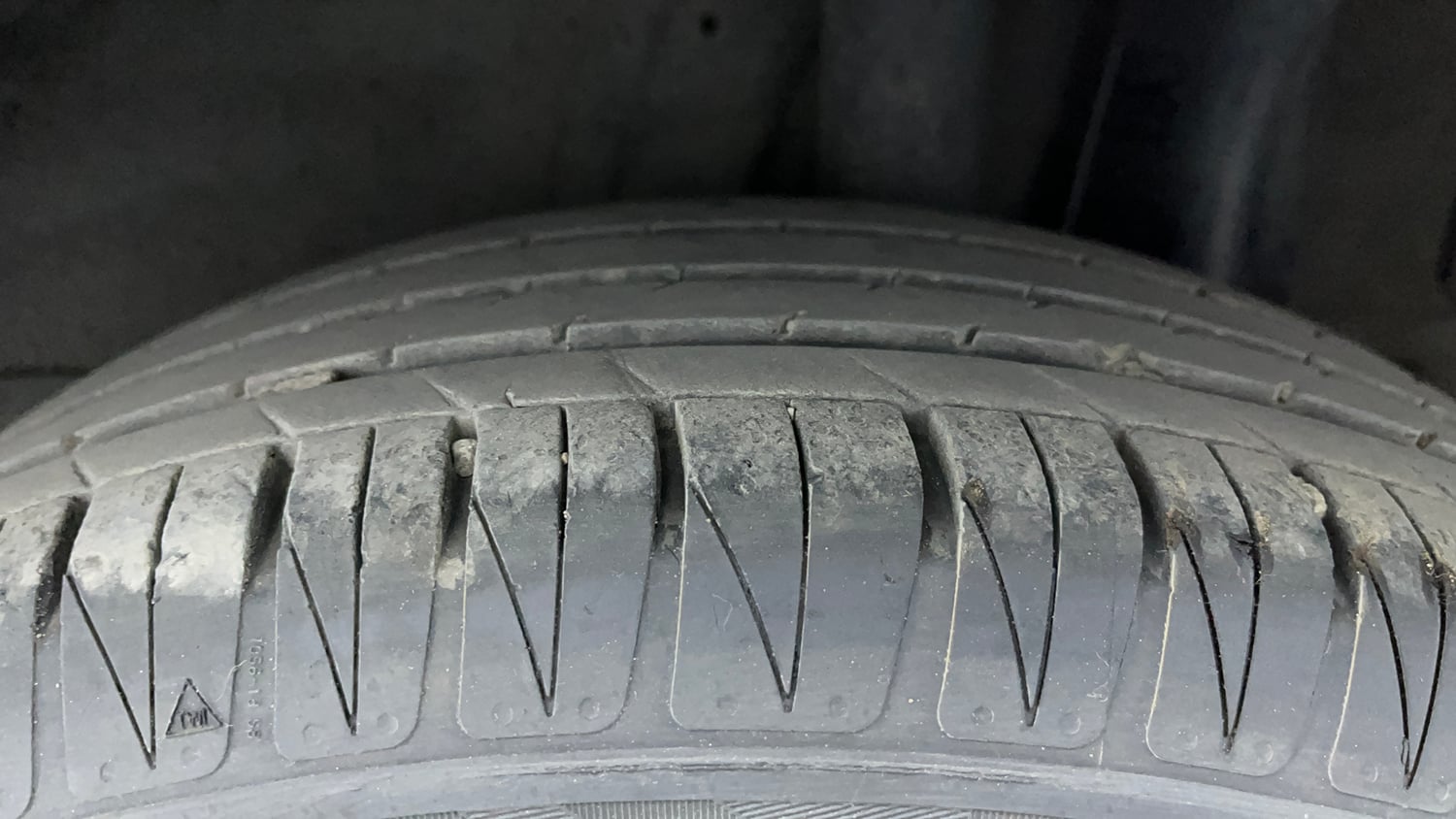 Used 2022 Kia Sonet X Line 1.0 DCT Petrol Automatic tyres LEFT REAR TYRE TREAD VIEW