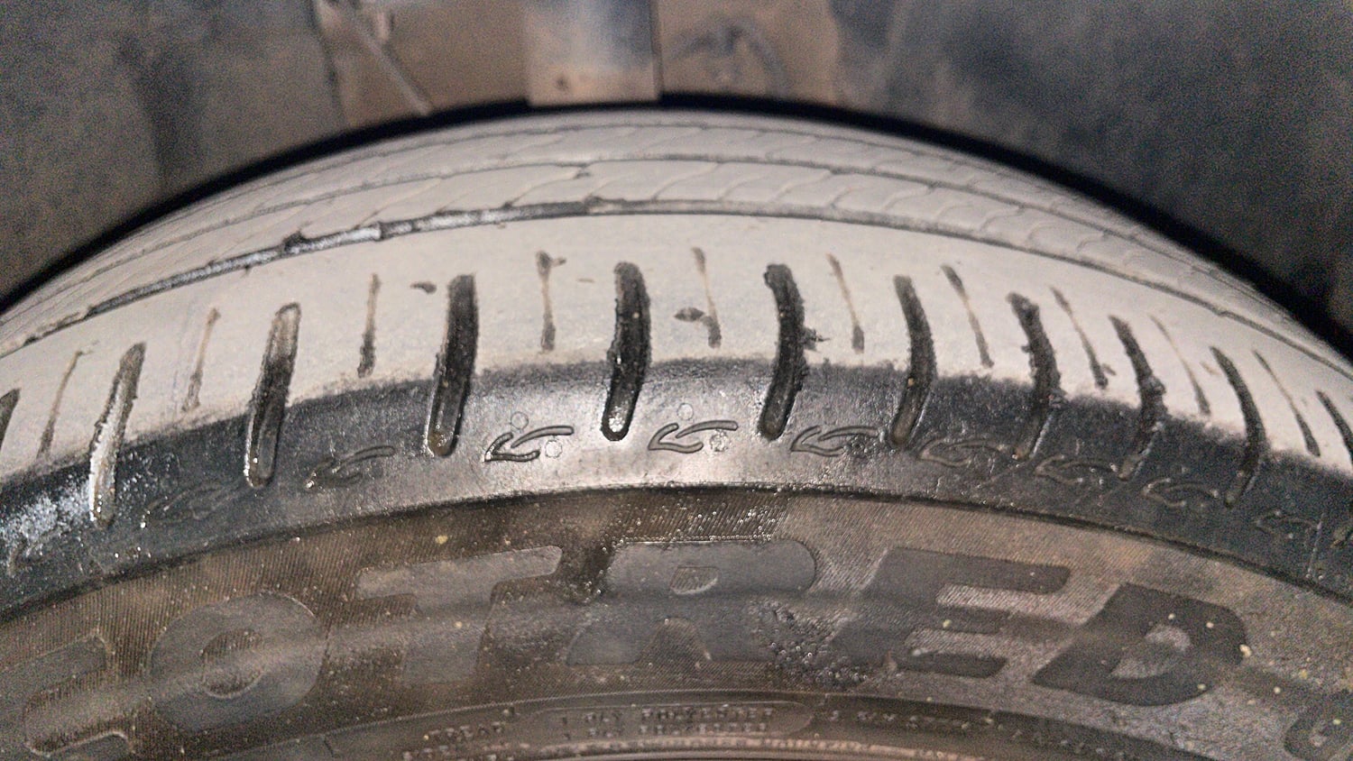 Used 2024 Tata Altroz XM Plus (S) Petrol Manual tyres RIGHT FRONT TYRE TREAD VIEW