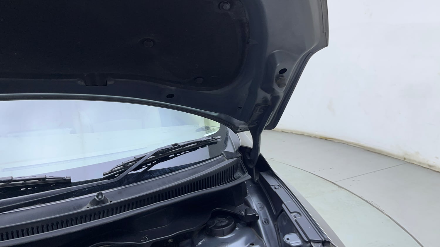 Used 2020 Maruti Suzuki New Ertiga ZXi AT Petrol Automatic engine ENGINE LEFT SIDE HINGE & APRON VIEW