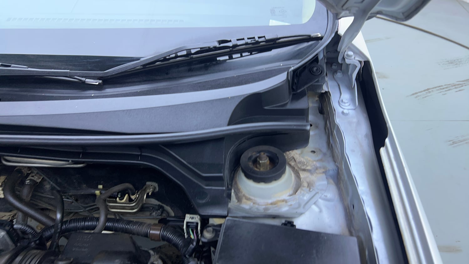 Used 2020 Honda Amaze 1.2 S MT Petrol Petrol Manual engine ENGINE LEFT SIDE HINGE & APRON VIEW