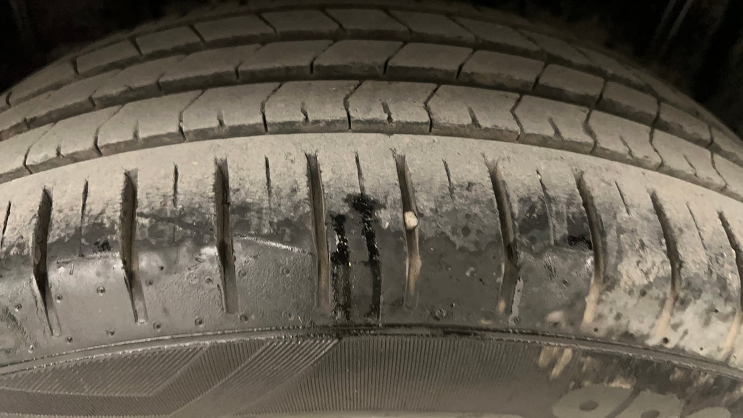 Used 2022 Maruti Suzuki Baleno Alpha AGS Petrol Automatic tyres RIGHT REAR TYRE TREAD VIEW
