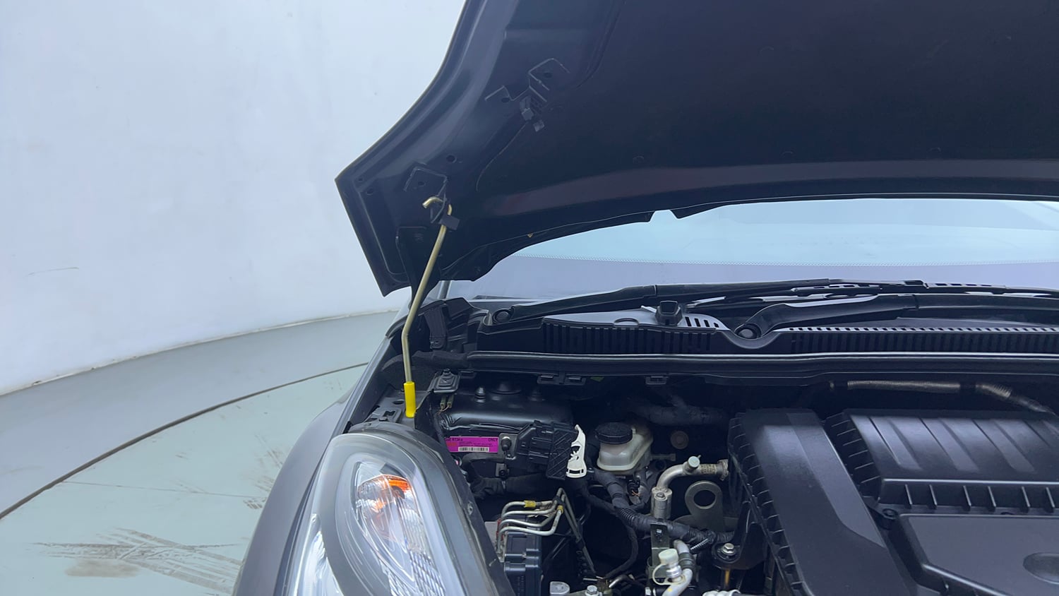 Used 2018 Tata Nexon XZA Plus Diesel Diesel Automatic engine ENGINE RIGHT SIDE HINGE & APRON VIEW