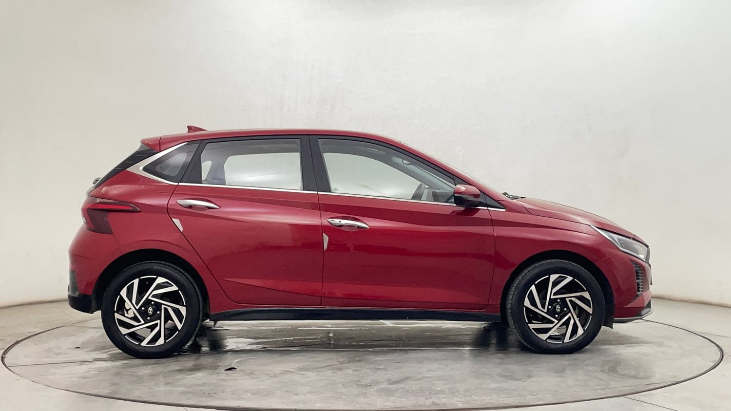 Used 2023 Hyundai New i20 Asta (O) 1.2 IVT Petrol Automatic exterior RIGHT SIDE VIEW