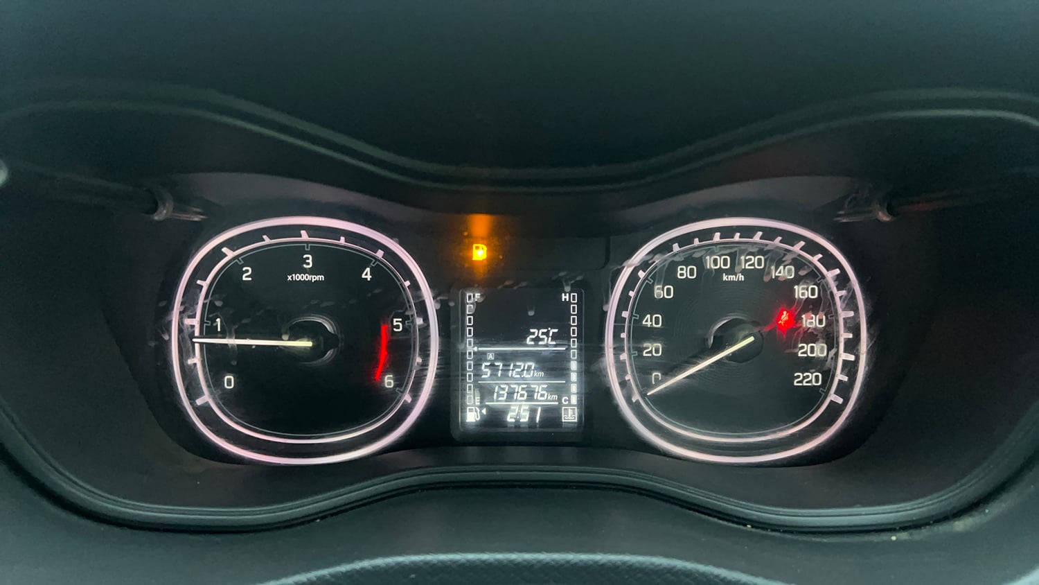 Used 2017 Maruti Suzuki Vitara Brezza [2016-2020] ZDi Plus Diesel Manual interior CLUSTERMETER VIEW