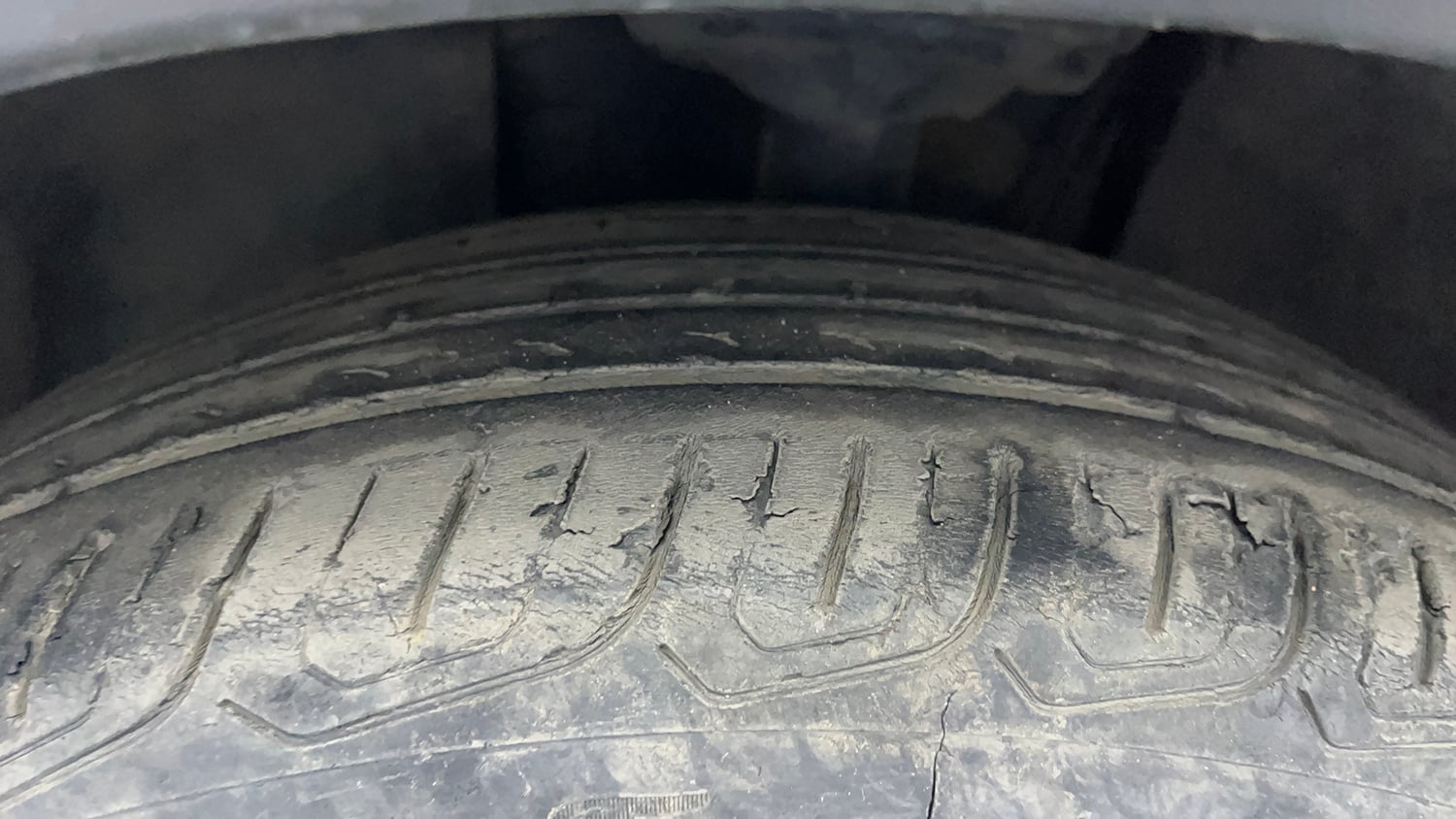 Used 2023 Volkswagen Taigun Topline 1.0 TSI AT Petrol Automatic tyres LEFT FRONT TYRE TREAD VIEW