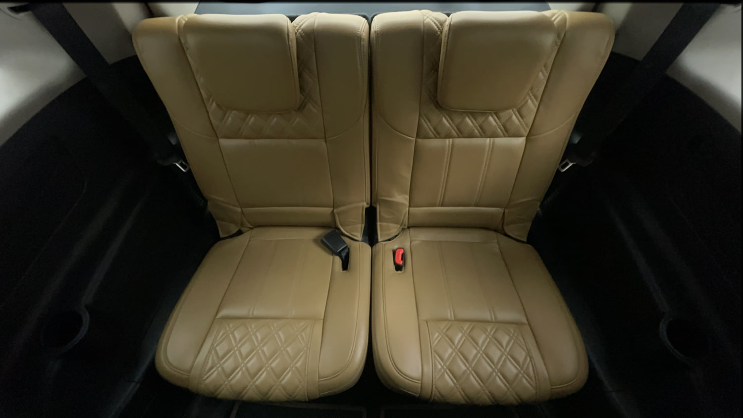 Used 2018 Mahindra XUV500 W11 Diesel Manual interior THIRD ROW SEAT