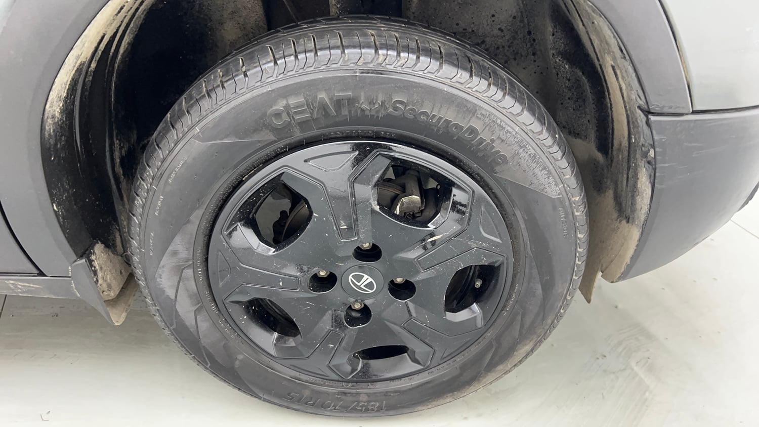 Used 2024 Tata Punch Accomplished MT Petrol Manual tyres RIGHT FRONT TYRE RIM VIEW