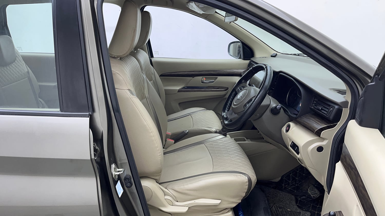 Used 2020 Maruti Suzuki New Ertiga ZXi AT Petrol Automatic interior RIGHT SIDE FRONT DOOR CABIN VIEW