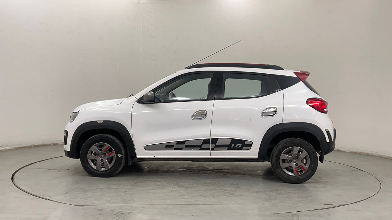 Used 2017 Renault Kwid 1.0 RXT AMT Petrol Automatic exterior LEFT SIDE VIEW