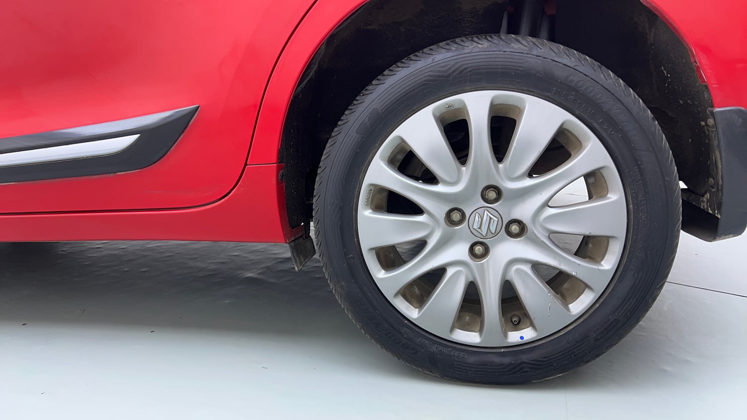 Used 2017 Maruti Suzuki Baleno Zeta 1.2 AT Petrol Automatic tyres LEFT REAR TYRE RIM VIEW