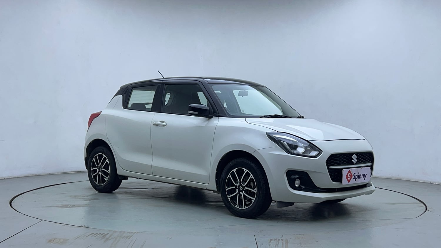 Used 2021 Maruti Suzuki Swift ZXi Plus Dual Tone Petrol Manual exterior RIGHT FRONT CORNER VIEW