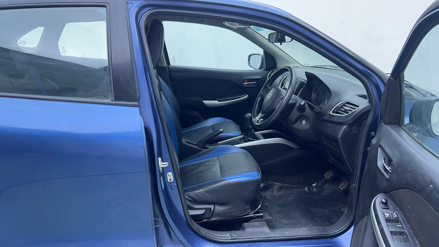 Used 2017 Maruti Suzuki Baleno Delta 1.2 Petrol Manual interior RIGHT SIDE FRONT DOOR CABIN VIEW