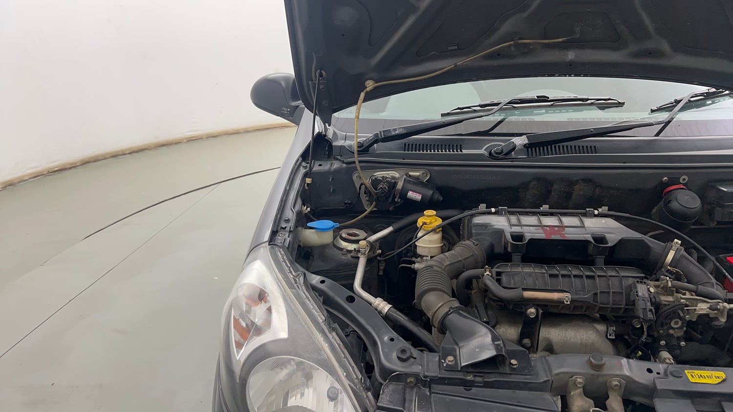 Used 2015 Maruti Suzuki Alto 800 Lxi Petrol Manual engine ENGINE RIGHT SIDE HINGE & APRON VIEW
