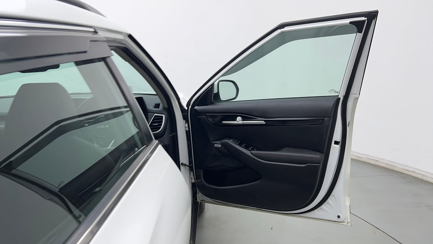 Used 2023 Kia Seltos GTX Plus 1.4 DCT Petrol Automatic interior RIGHT FRONT DOOR OPEN VIEW
