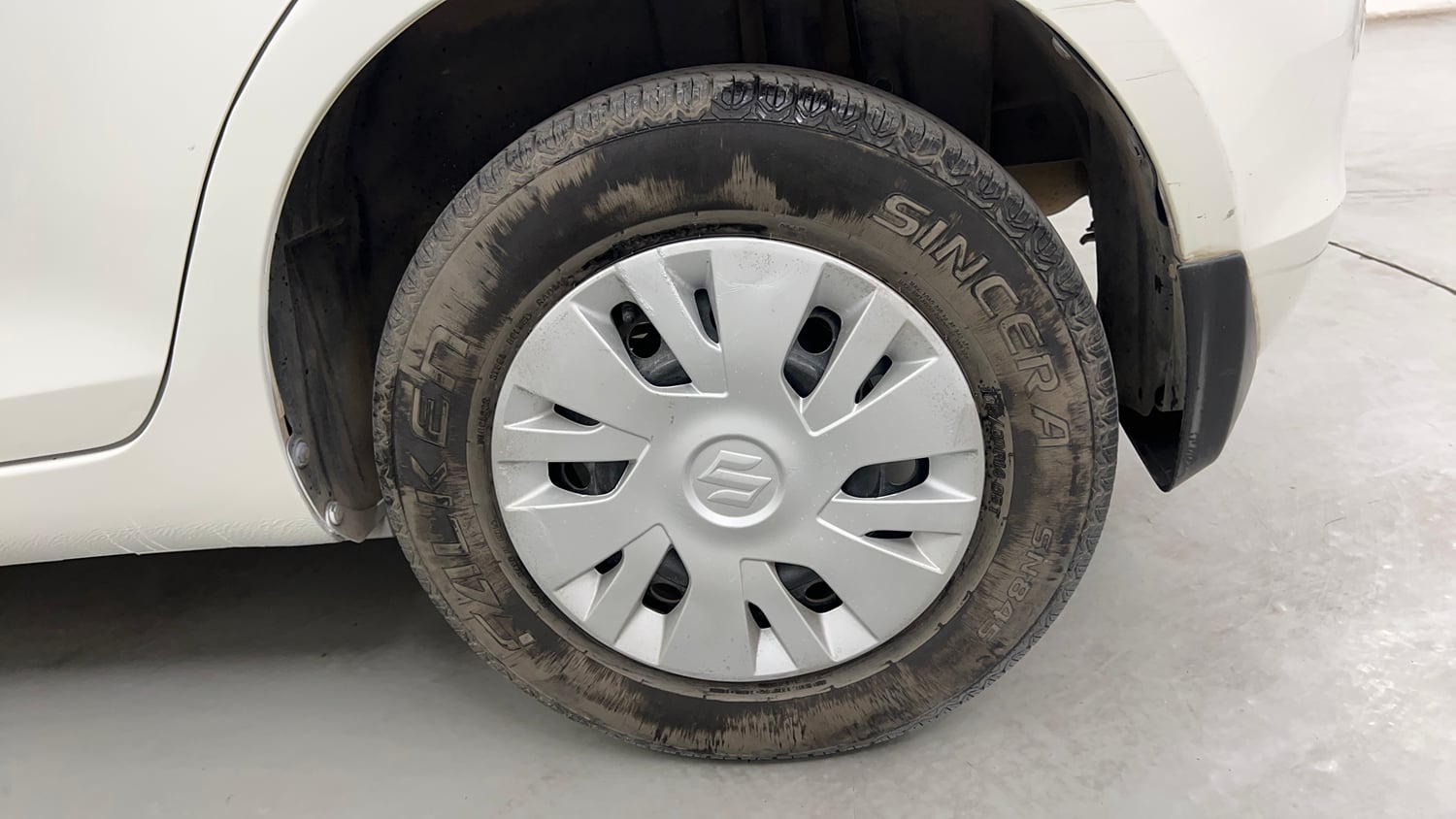 Used 2012 Maruti Suzuki Swift VXi Petrol Manual tyres LEFT REAR TYRE RIM VIEW