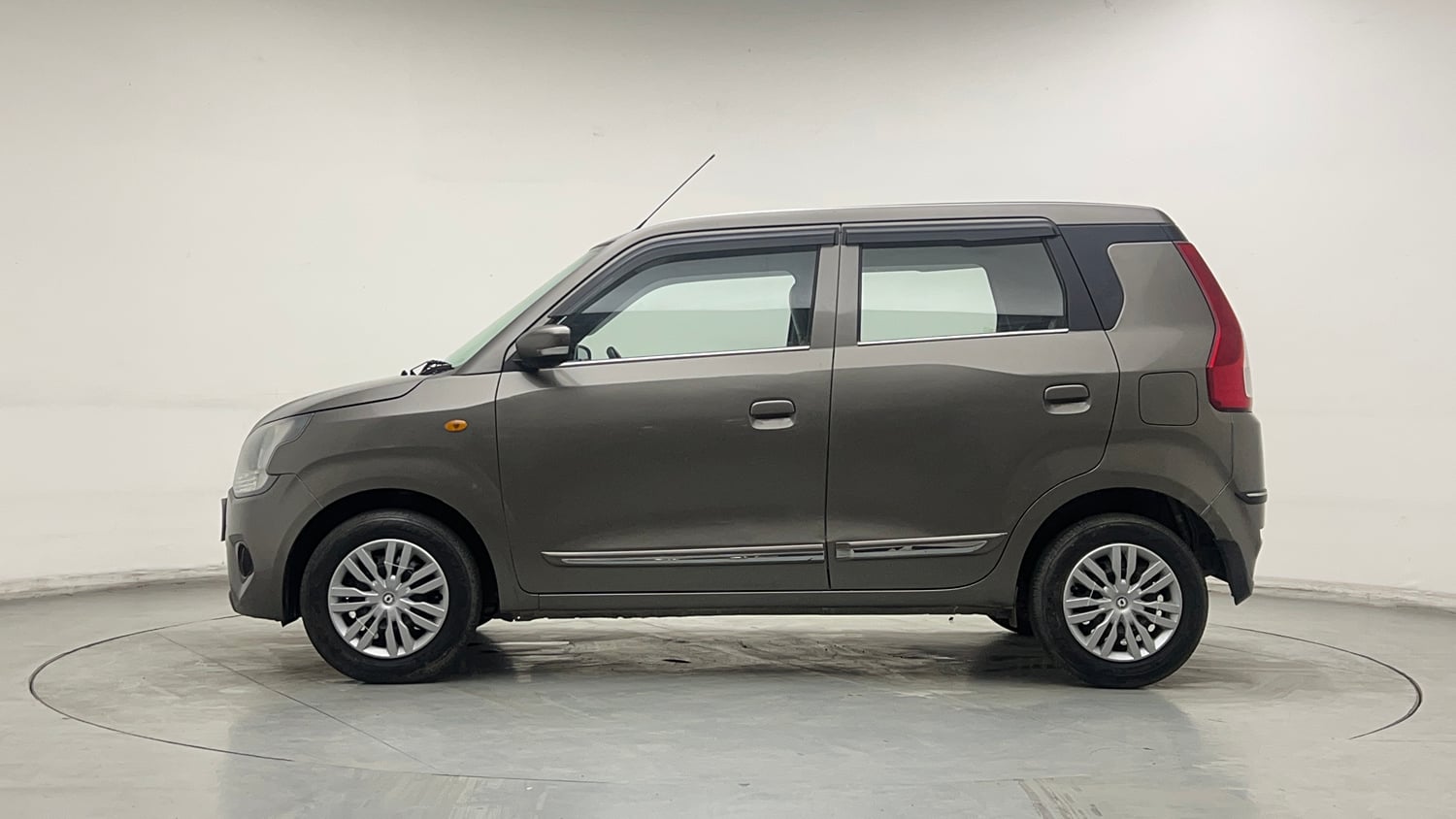 Used 2021 Maruti Suzuki Wagon R 1.0 VXi 1.0 Petrol Manual exterior LEFT SIDE VIEW