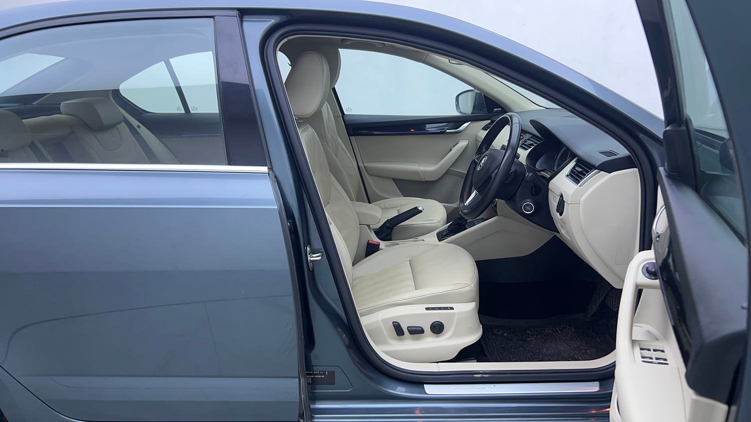 Used 2018 Skoda Octavia 1.8 TSI L&K Petrol Automatic interior RIGHT SIDE FRONT DOOR CABIN VIEW