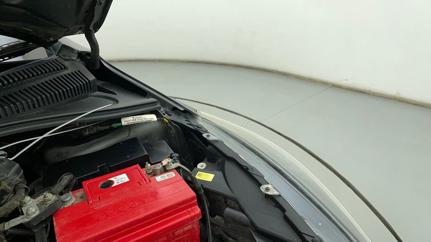 Used 2022 Tata Tiago XZA Plus Petrol Automatic engine ENGINE LEFT SIDE HINGE & APRON VIEW
