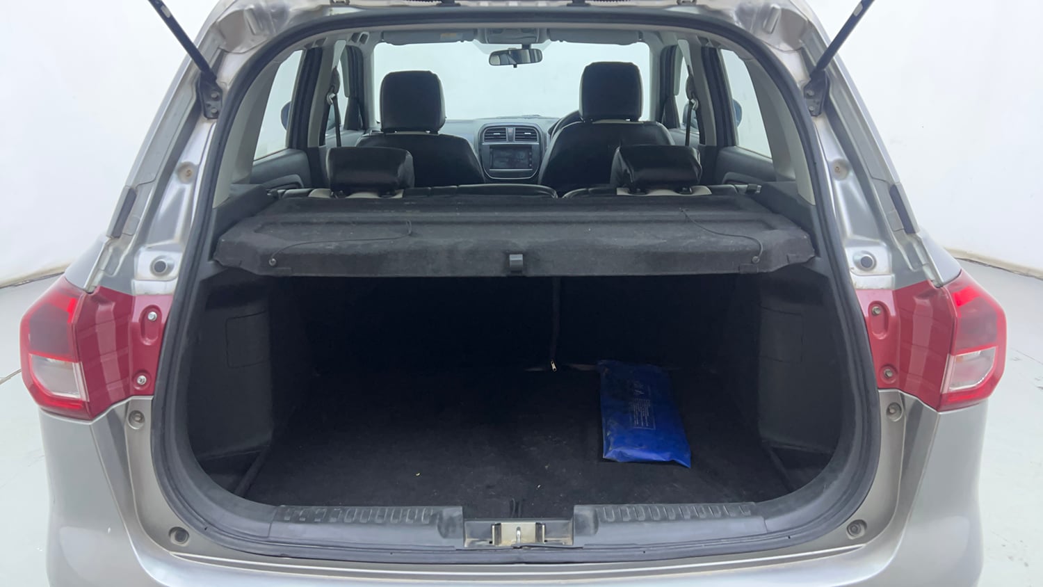 Used 2017 Maruti Suzuki Vitara Brezza [2016-2020] ZDi Plus Diesel Manual interior DICKY INSIDE VIEW