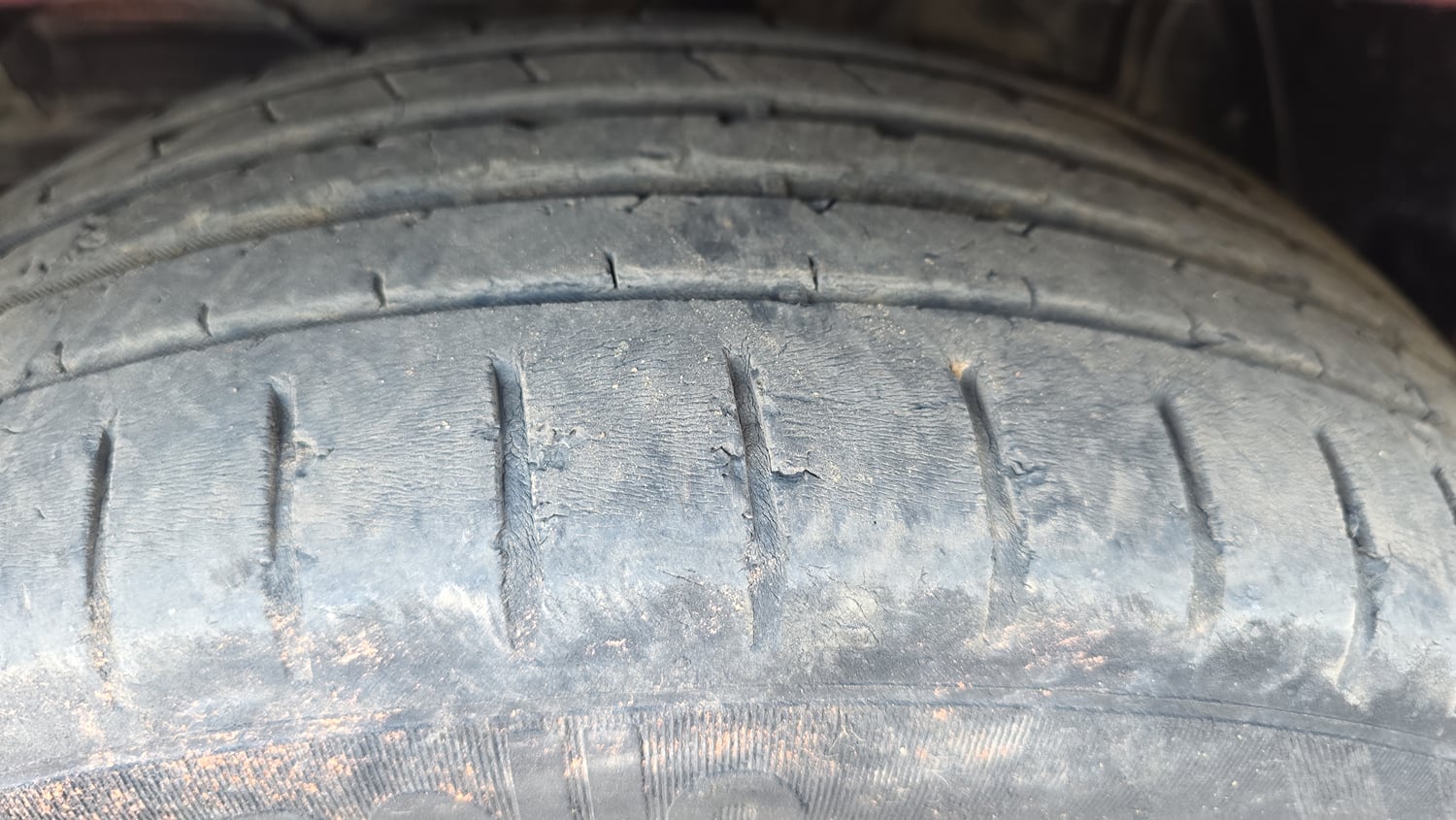 Used 2023 Toyota Glanza V Petrol Manual tyres LEFT FRONT TYRE TREAD VIEW