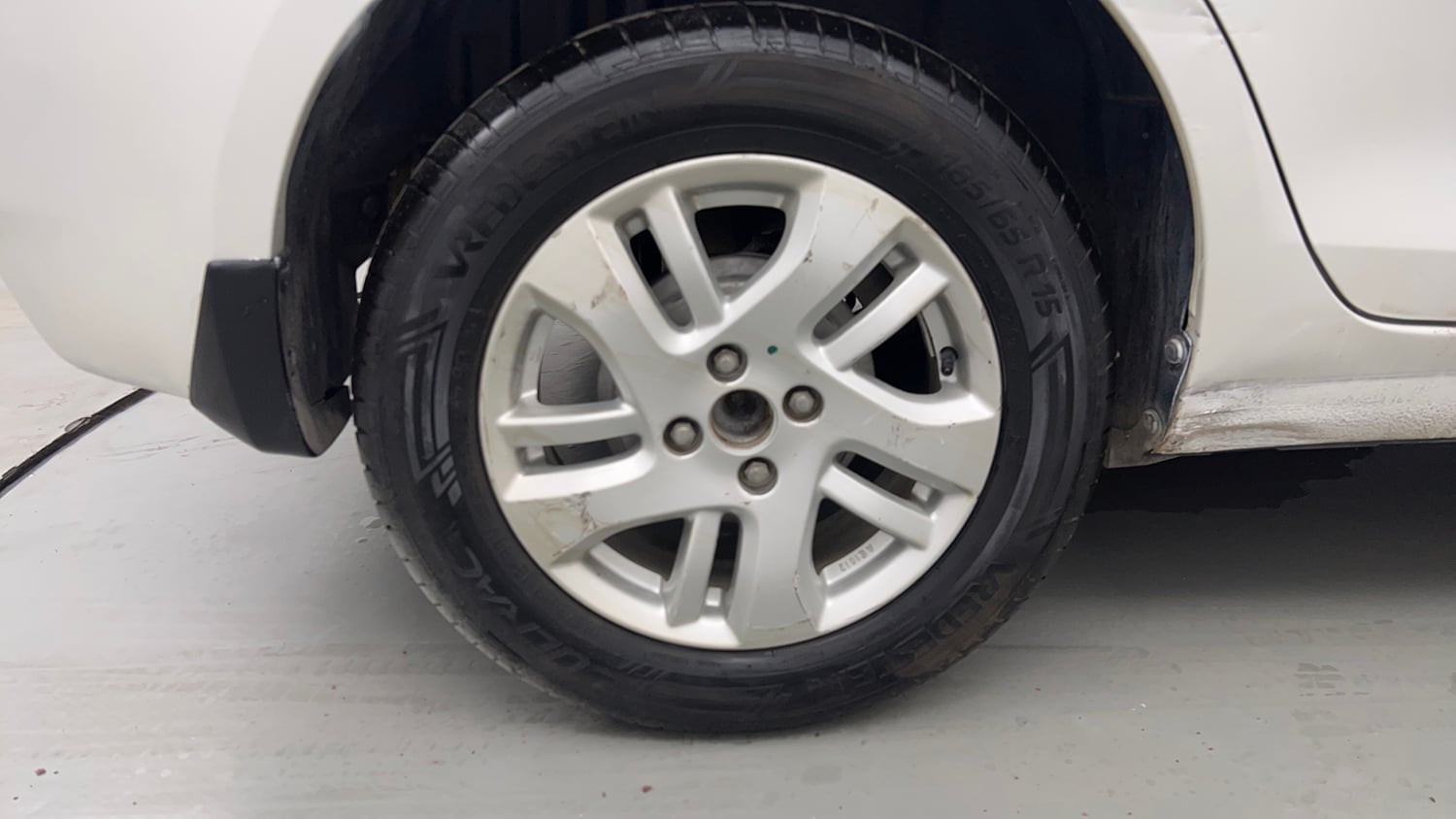 Used 2014 Maruti Suzuki Swift Dzire ZXI Petrol Manual tyres RIGHT REAR TYRE RIM VIEW