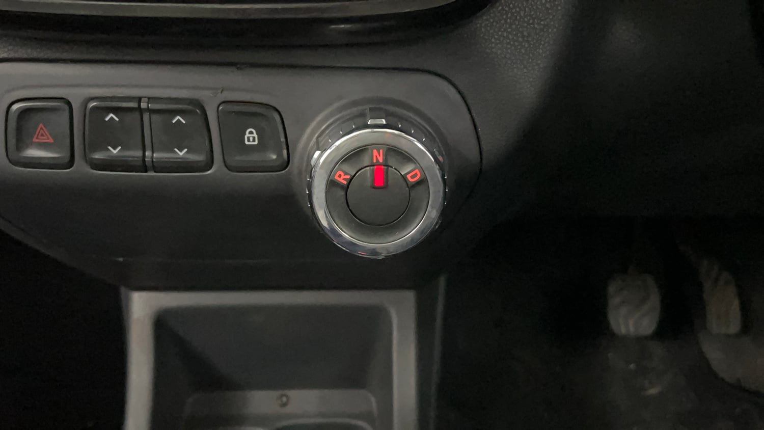 Used 2017 Renault Kwid 1.0 RXT AMT Petrol Automatic interior GEAR  KNOB VIEW