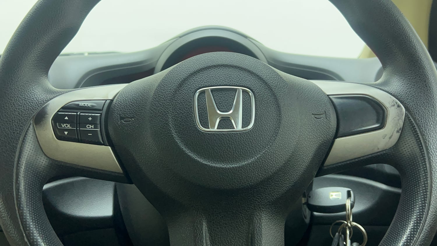 Used 2014 Honda Amaze 1.2 S i-VTEC Petrol Manual top_features Steering mounted controls
