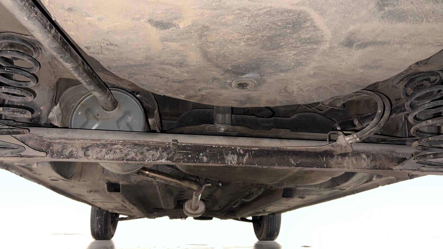 Used 2016 Renault Kwid 1.0 RXT AMT Petrol Automatic extra REAR UNDERBODY VIEW (TAKEN FROM REAR)