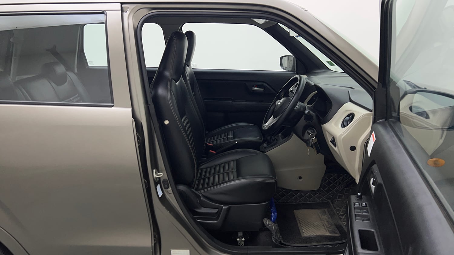 Used 2023 Maruti Suzuki Wagon R VXI 1.0 CNG Cng Manual interior RIGHT SIDE FRONT DOOR CABIN VIEW