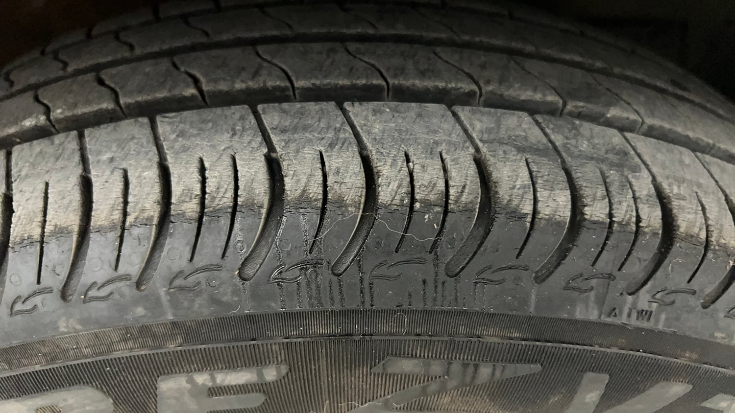 Used 2023 Maruti Suzuki Wagon R ZXI 1.2 Petrol Manual tyres RIGHT FRONT TYRE TREAD VIEW