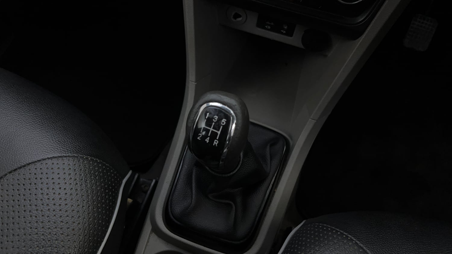 Used 2019 Tata Tiago Revotron XZ Plus Dual Tone Petrol Manual interior GEAR  KNOB VIEW