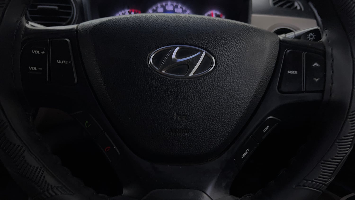 Used 2016 Hyundai Grand i10 Asta 1.2 Kappa VTVT (O) Petrol Manual top_features Airbags