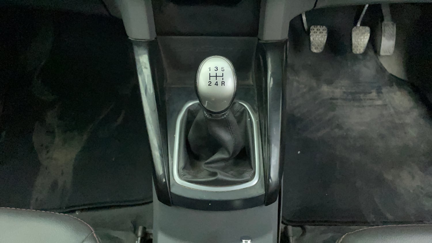 Used 2017 Ford EcoSport Titanium 1.5L TDCi Diesel Manual interior GEAR  KNOB VIEW