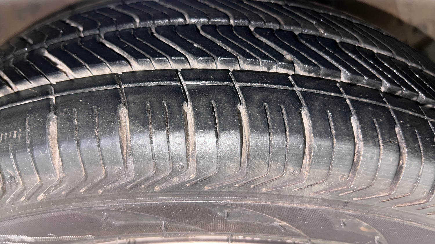Used 2016 Hyundai Grand i10 Asta 1.2 Kappa VTVT (O) Petrol Manual tyres RIGHT FRONT TYRE TREAD VIEW