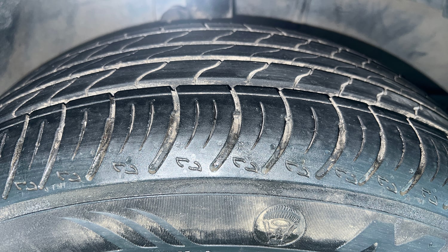 Used 2016 Toyota Corolla Altis VL AT Petrol Petrol Automatic tyres RIGHT FRONT TYRE TREAD VIEW