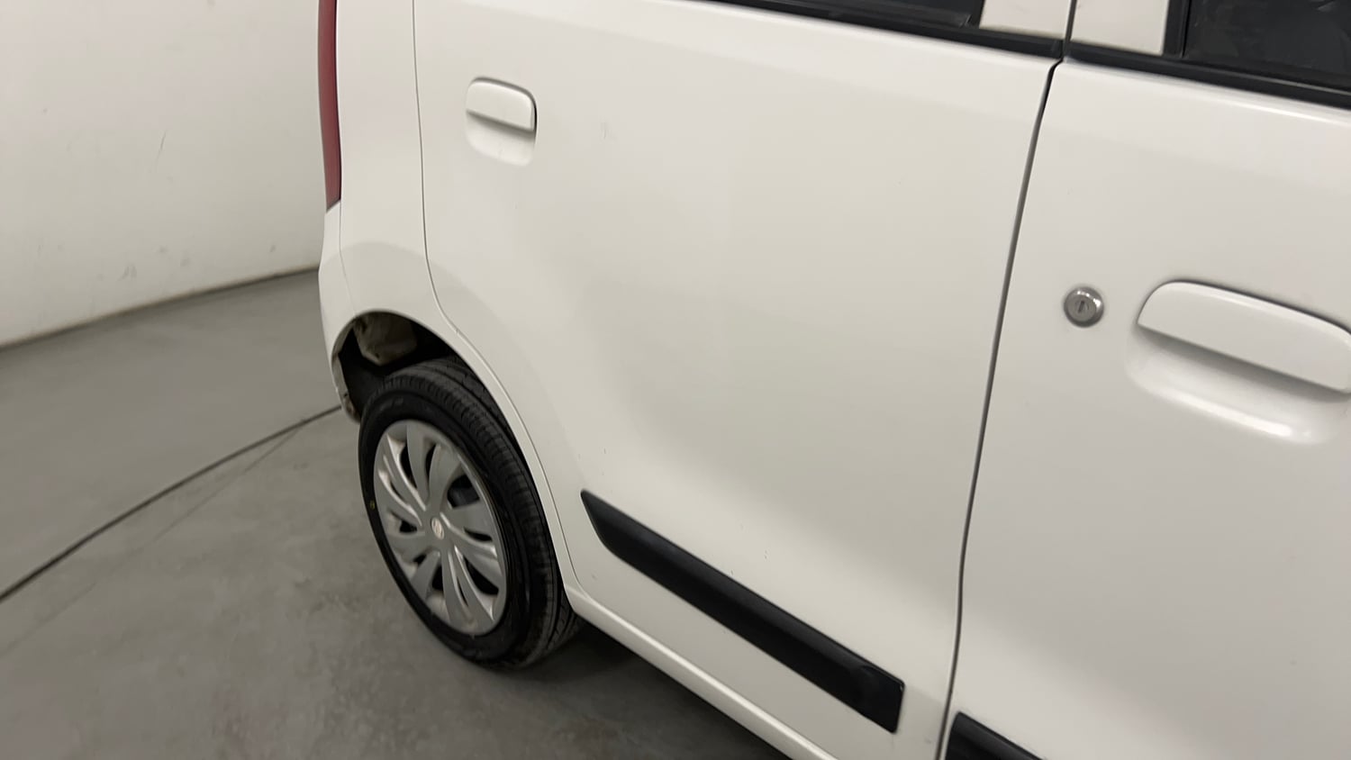 Used 2017 Maruti Suzuki Wagon R 1.0 VXI AMT (O) Petrol Automatic dents MINOR SCRATCH