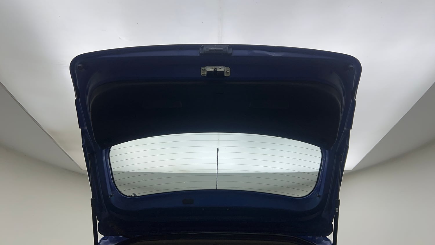 Used 2014 Hyundai Elite i20 Sportz 1.2 Petrol Manual interior DICKY DOOR OPEN VIEW