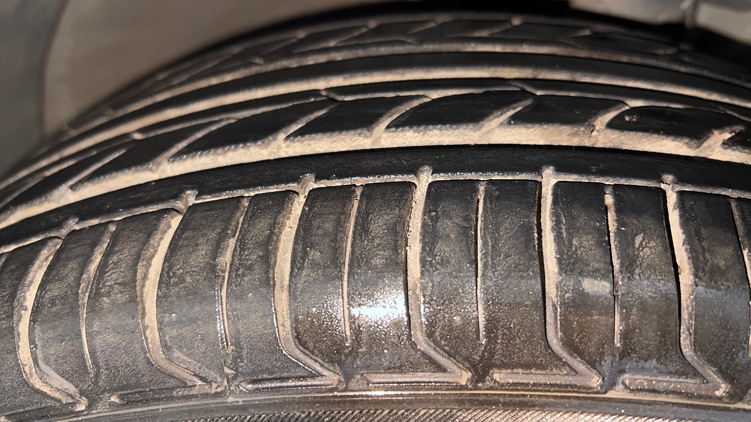 Used 2017 Hyundai Creta SX Plus 1.6 AT Petrol Petrol Automatic tyres RIGHT FRONT TYRE TREAD VIEW