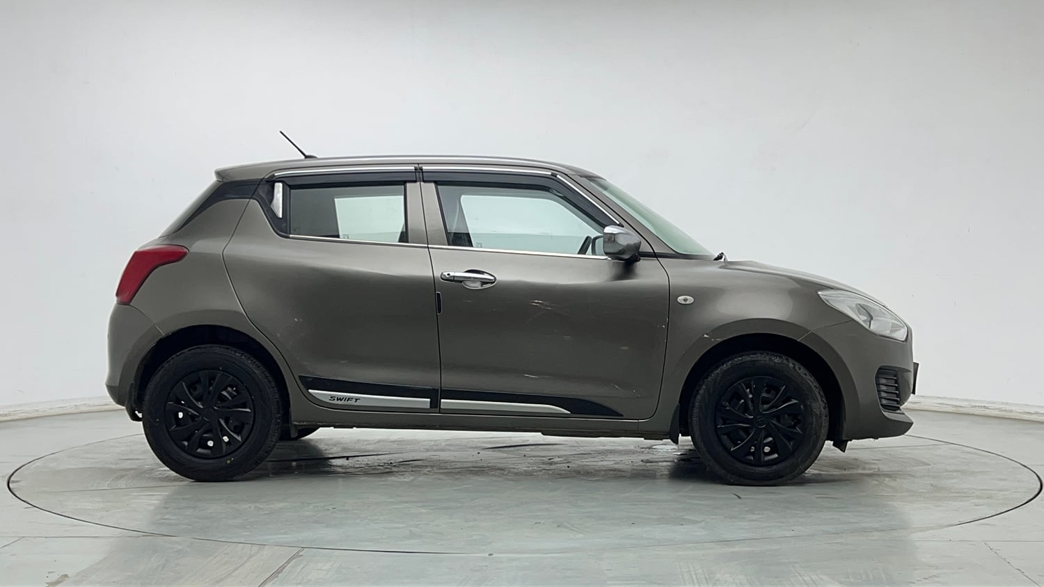 Used 2023 Maruti Suzuki Swift LXi Petrol Manual exterior RIGHT SIDE VIEW