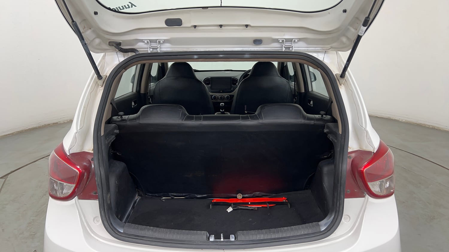 Used 2015 Hyundai Grand i10 Sportz 1.2 Kappa VTVT Petrol Manual interior DICKY INSIDE VIEW