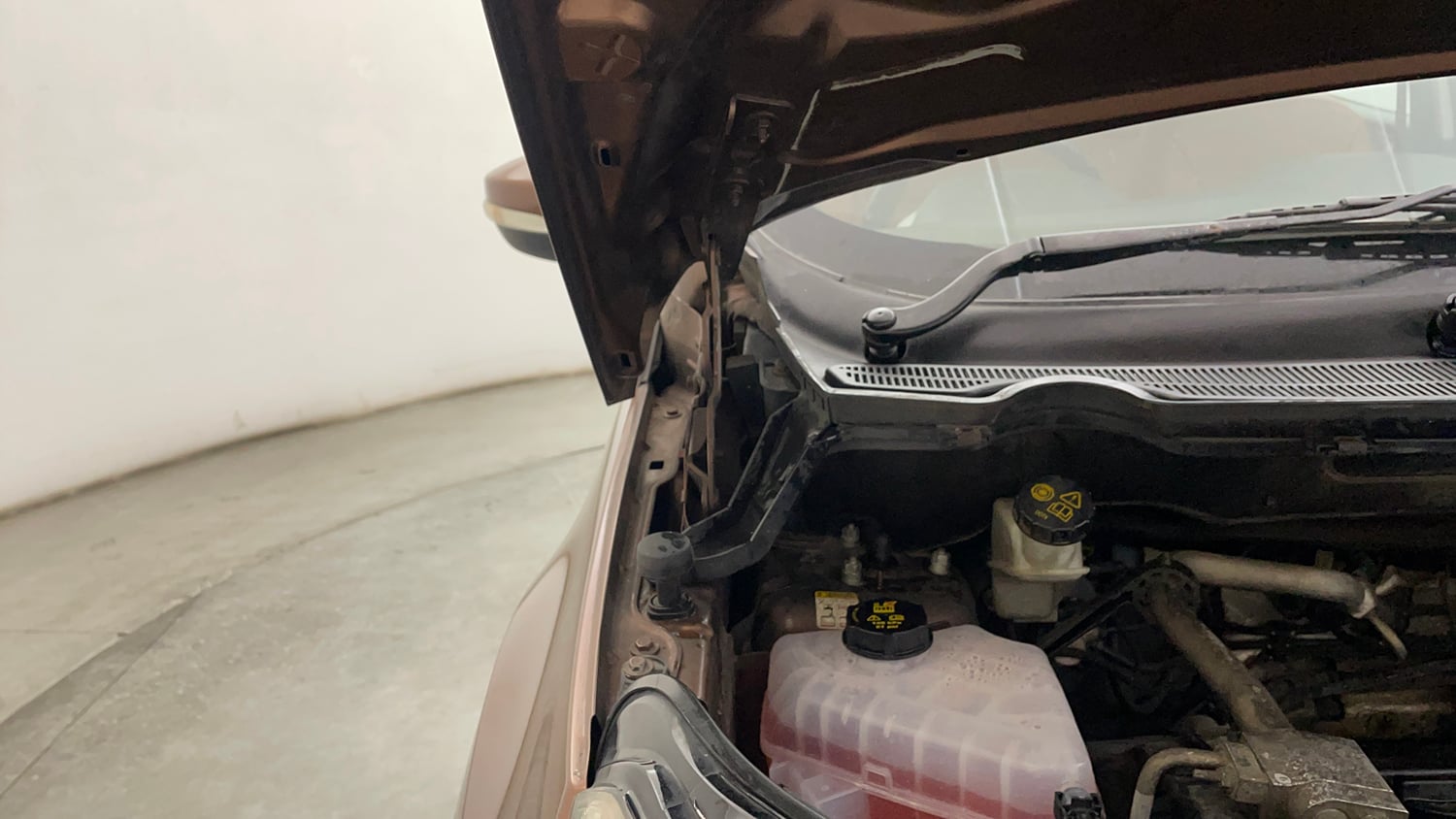 Used 2016 Ford EcoSport Titanium 1.5L Ti-VCT AT Petrol Automatic engine ENGINE RIGHT SIDE HINGE & APRON VIEW